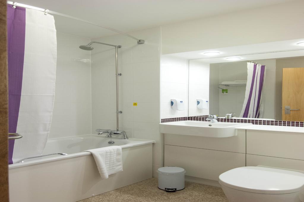 Premier Inn London Hayes, Heathrow Гейс Номер фото