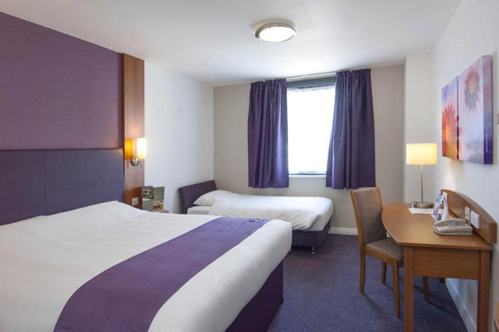 Premier Inn London Hayes, Heathrow Гейс Номер фото