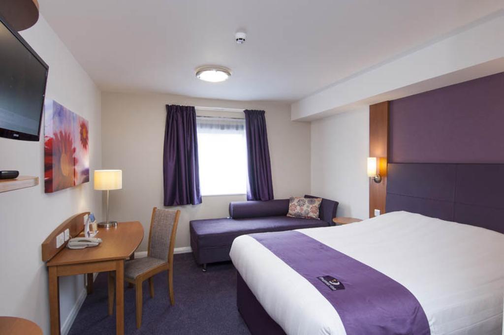 Premier Inn London Hayes, Heathrow Гейс Номер фото