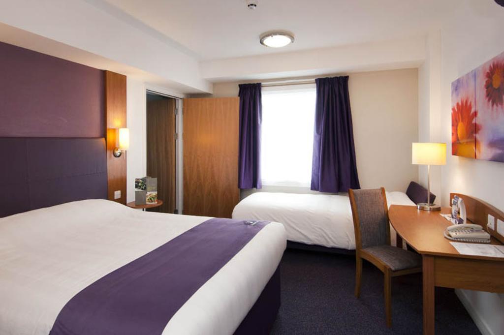 Premier Inn London Hayes, Heathrow Гейс Номер фото